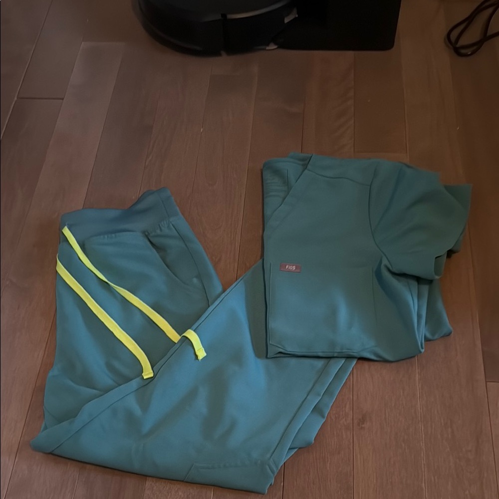 Figs high waisted Zamora joggers and catarina one pocket scrub top